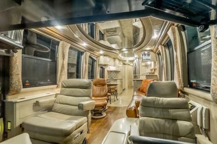 1999 Prevost Liberty XL Motorhome - Image 5