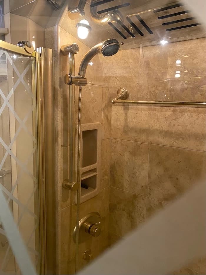 1999 Prevost Liberty XL Motorhome - Image 10