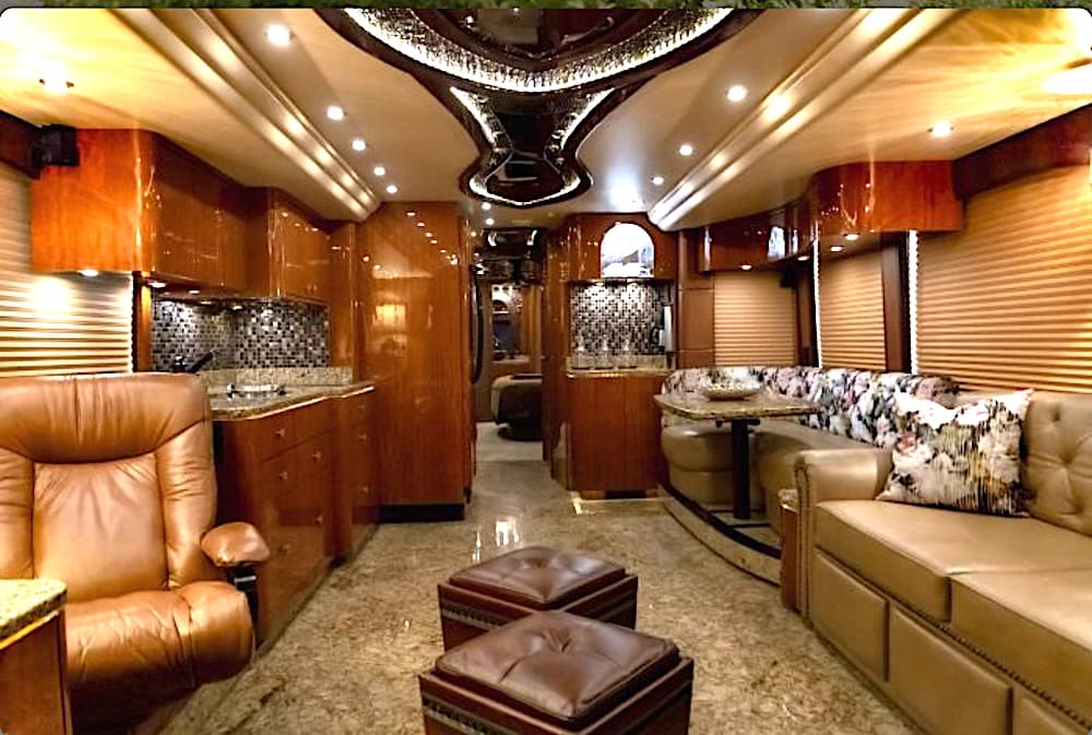 2014 Prevost Millennium H3-45 Motorhome - Image 2