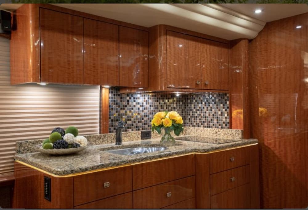 2014 Prevost Millennium H3-45 Motorhome - Image 3