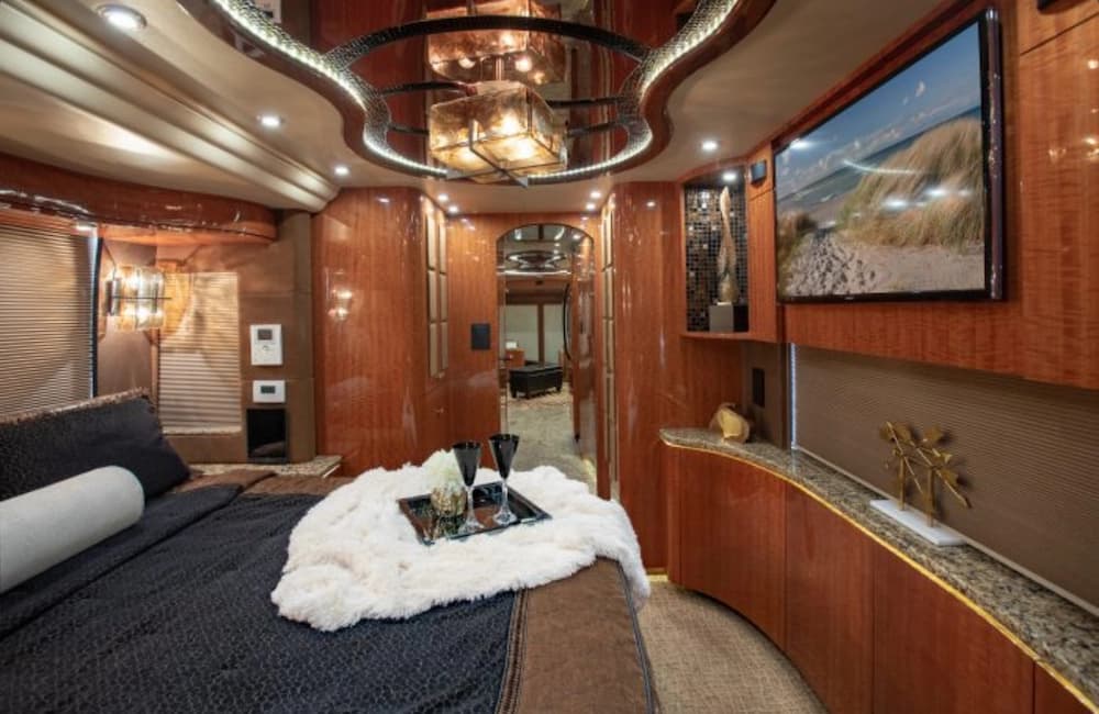 2014 Prevost Millennium H3-45 Motorhome - Image 8