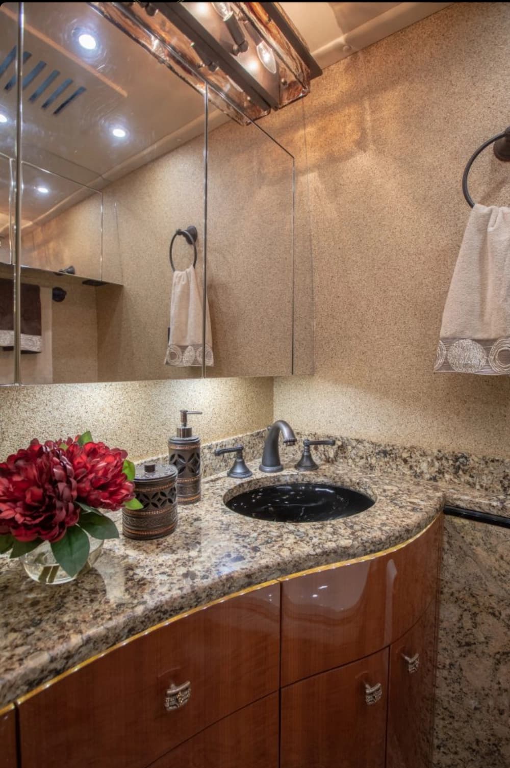 2014 Prevost Millennium H3-45 Motorhome - Image 9