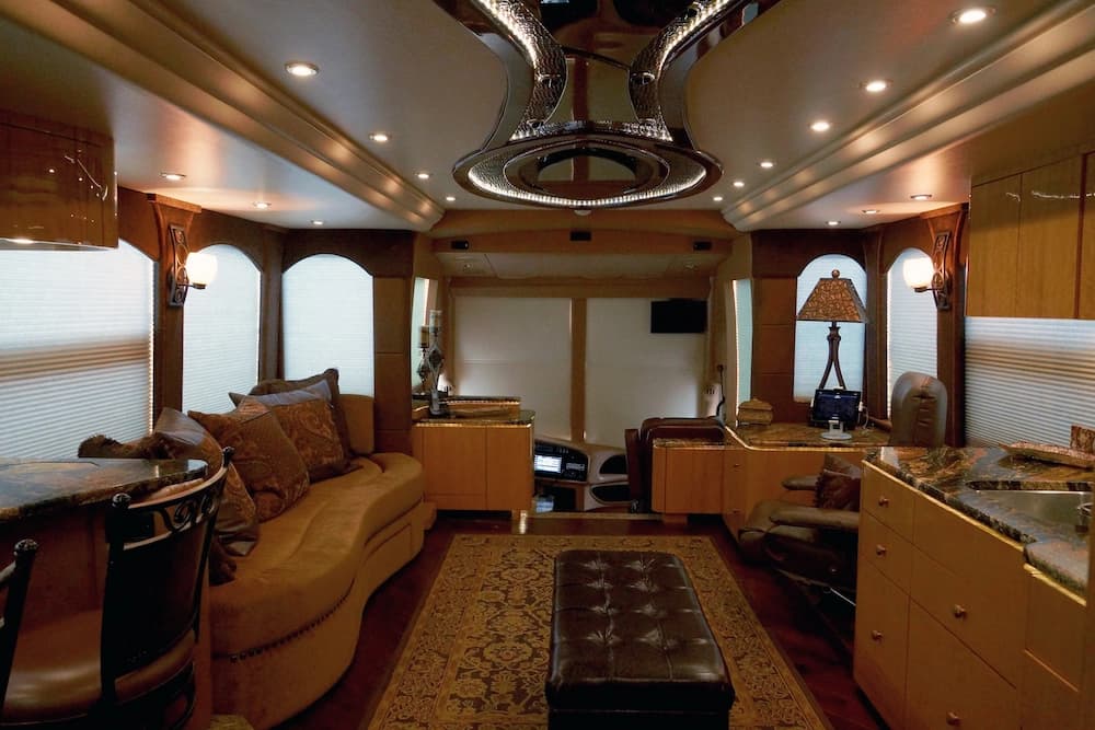 2014 Prevost Millennium H3-45 Motorhome - Image 2