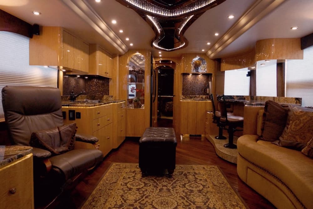 2014 Prevost Millennium H3-45 Motorhome - Image 3