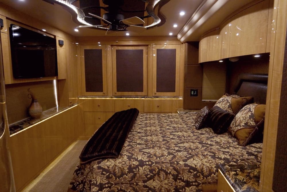 2014 Prevost Millennium H3-45 Motorhome - Image 5
