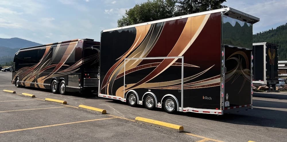 2008 Prevost Millennium H3-45 Motorhome - Image 2