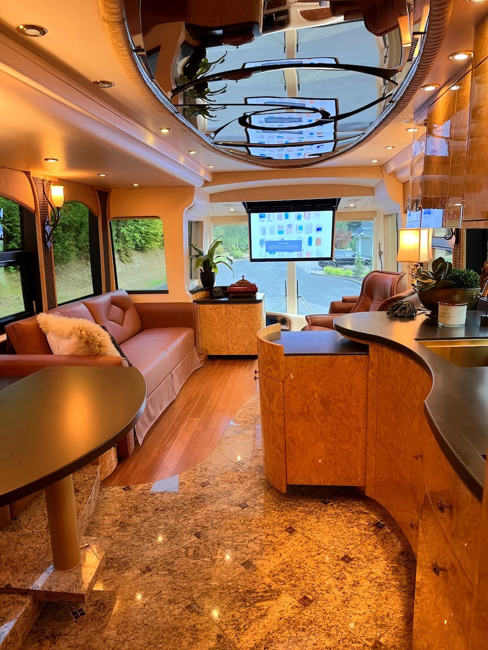 2008 Prevost Millennium H3-45 Motorhome - Image 11