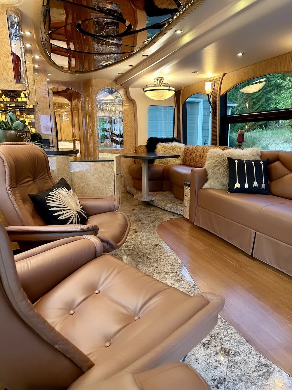 2008 Prevost Millennium H3-45 Motorhome - Image 16