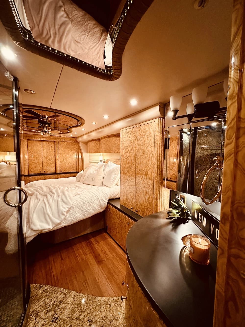 2008 Prevost Millennium H3-45 Motorhome - Image 18