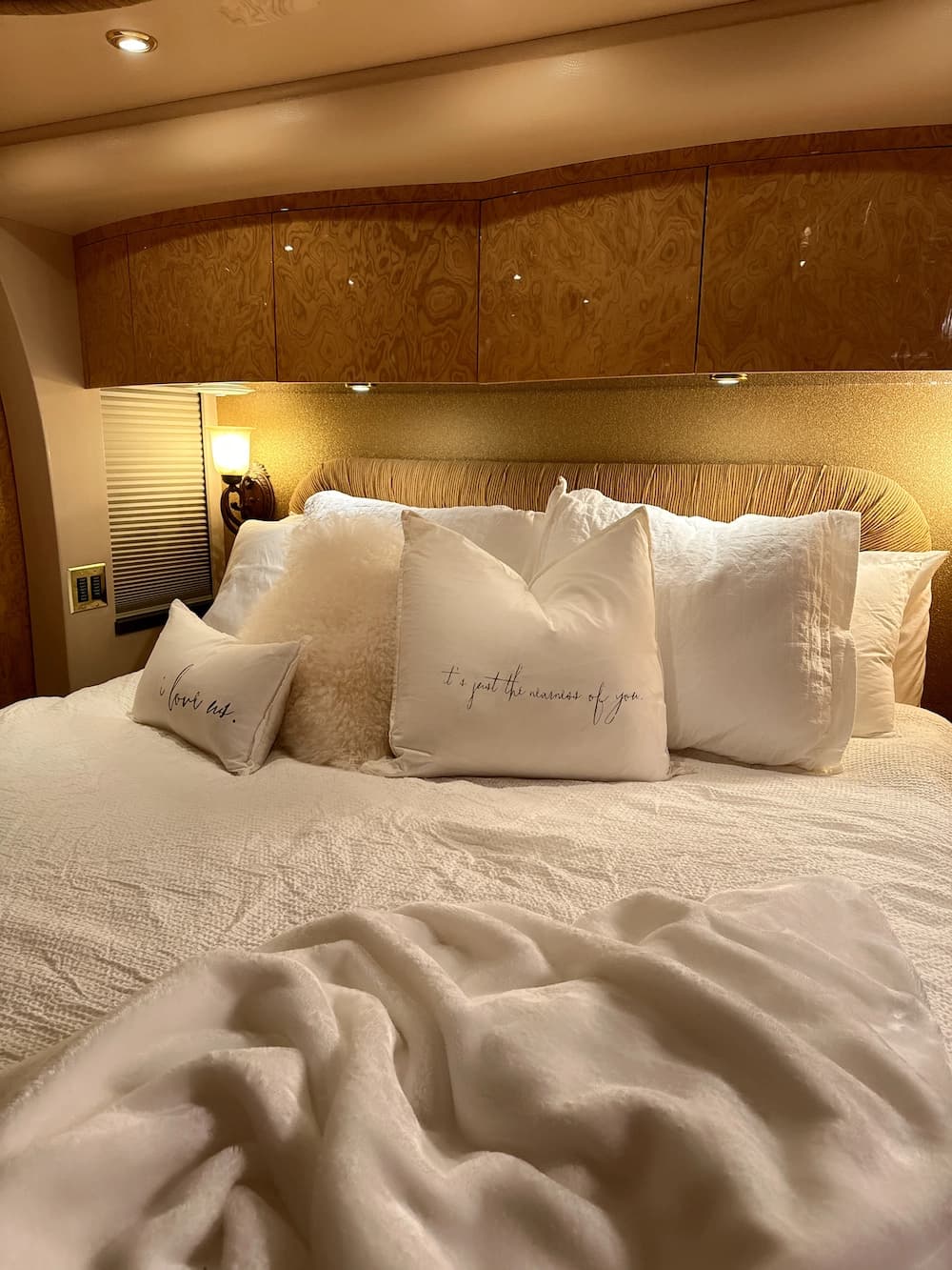 2008 Prevost Millennium H3-45 Motorhome - Image 20