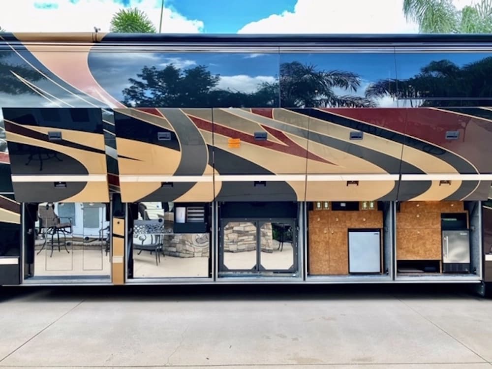2008 Prevost Millennium H3-45 Motorhome - Image 24