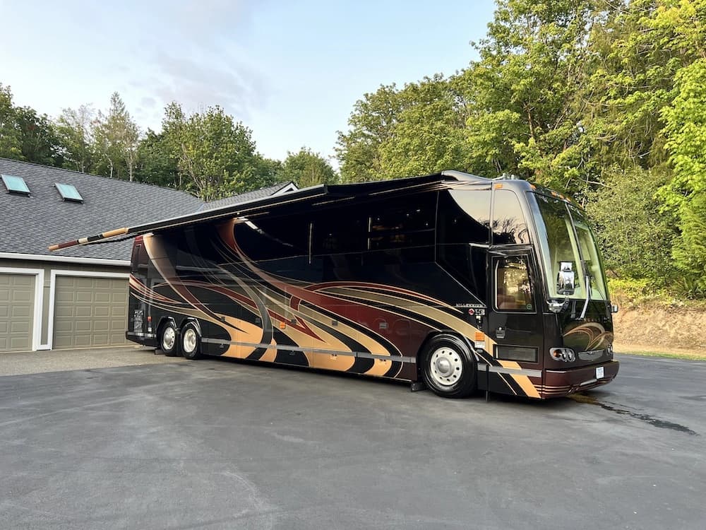 2008 Prevost Millennium H3-45 Motorhome - Image 4