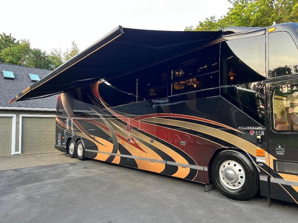2008 Prevost Millennium H3-45 Motorhome - Image 7