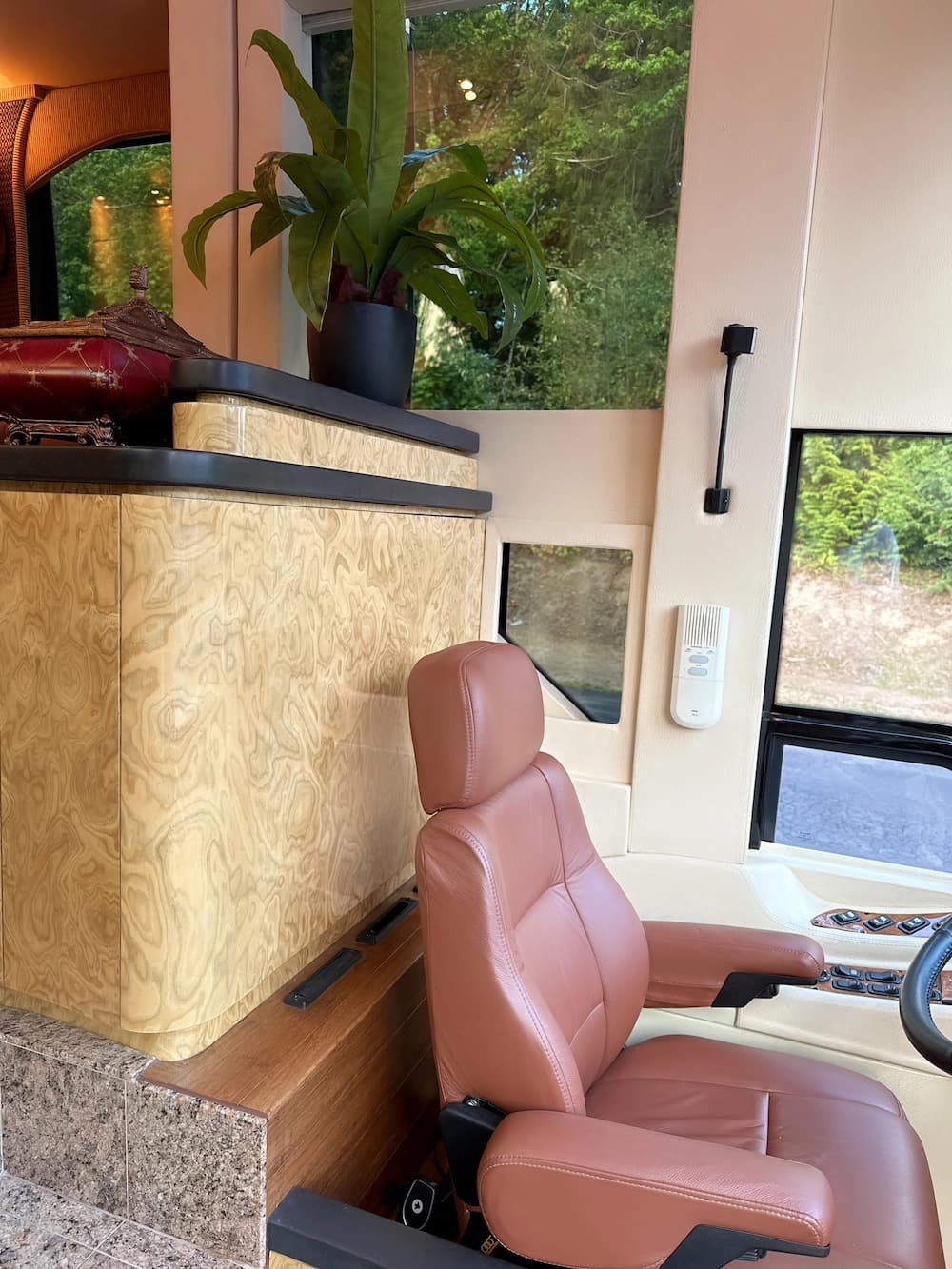 2008 Prevost Millennium H3-45 Motorhome - Image 8