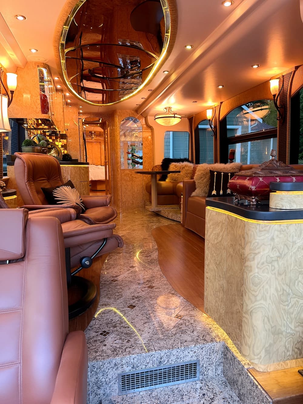 2008 Prevost Millennium H3-45 Motorhome - Image 10