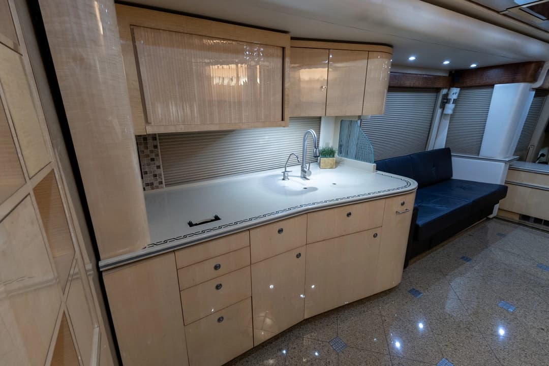 2009 Prevost Featherlite H345 Motorhome - Image 18