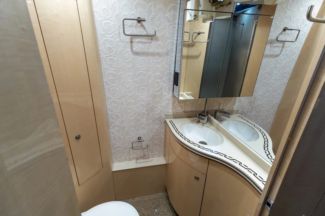 2009 Prevost Featherlite H345 Motorhome - Image 22