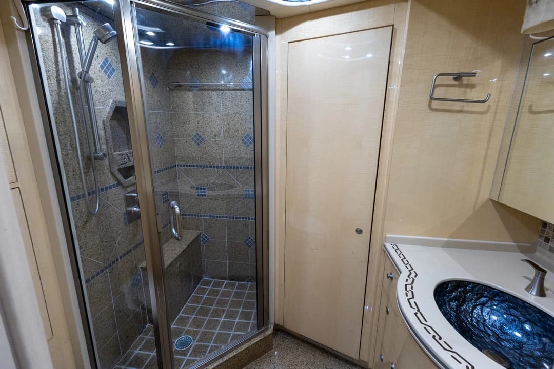2009 Prevost Featherlite H345 Motorhome - Image 28