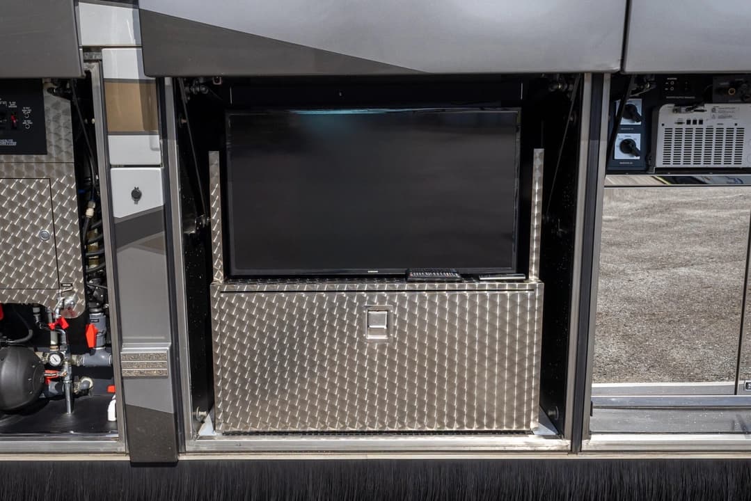 2009 Prevost Featherlite H345 Motorhome - Image 37