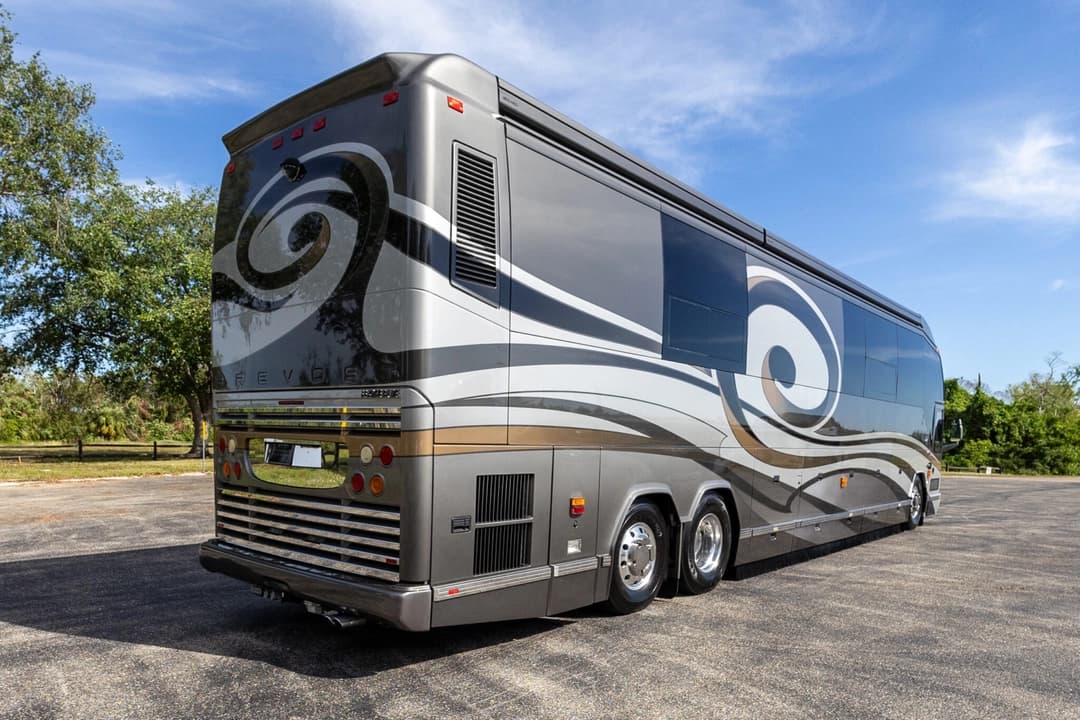 2009 Prevost Featherlite H345 Motorhome - Image 5