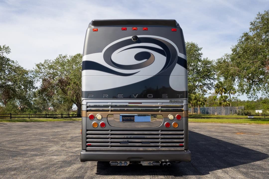 2009 Prevost Featherlite H345 Motorhome - Image 6