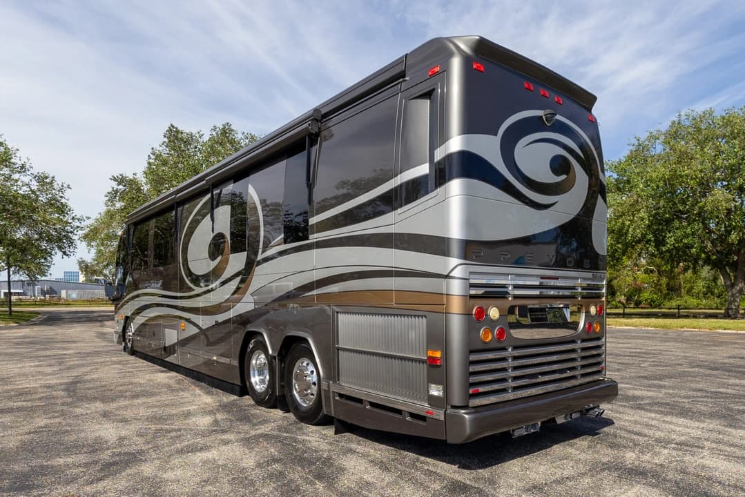 2009 Prevost Featherlite H345 Motorhome - Image 7