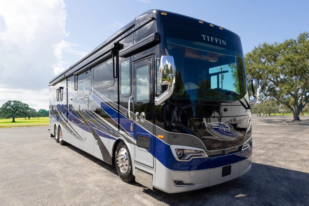 2022 Tiffin Allegro Motorcoach - Image 1