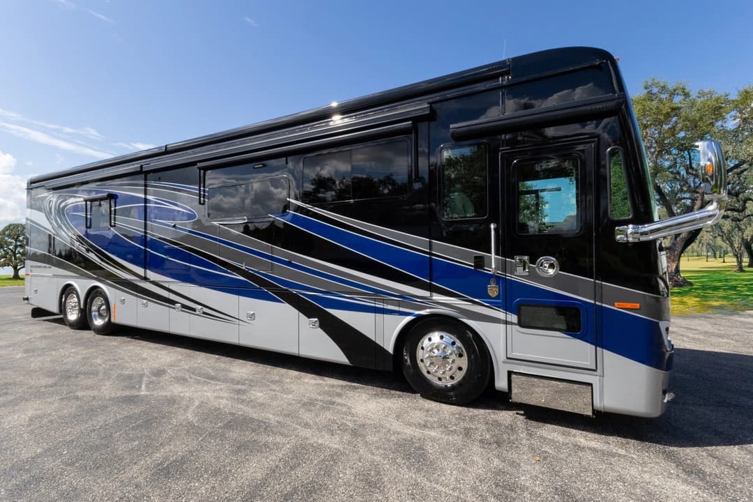 2022 Tiffin Allegro Motorcoach - Image 2