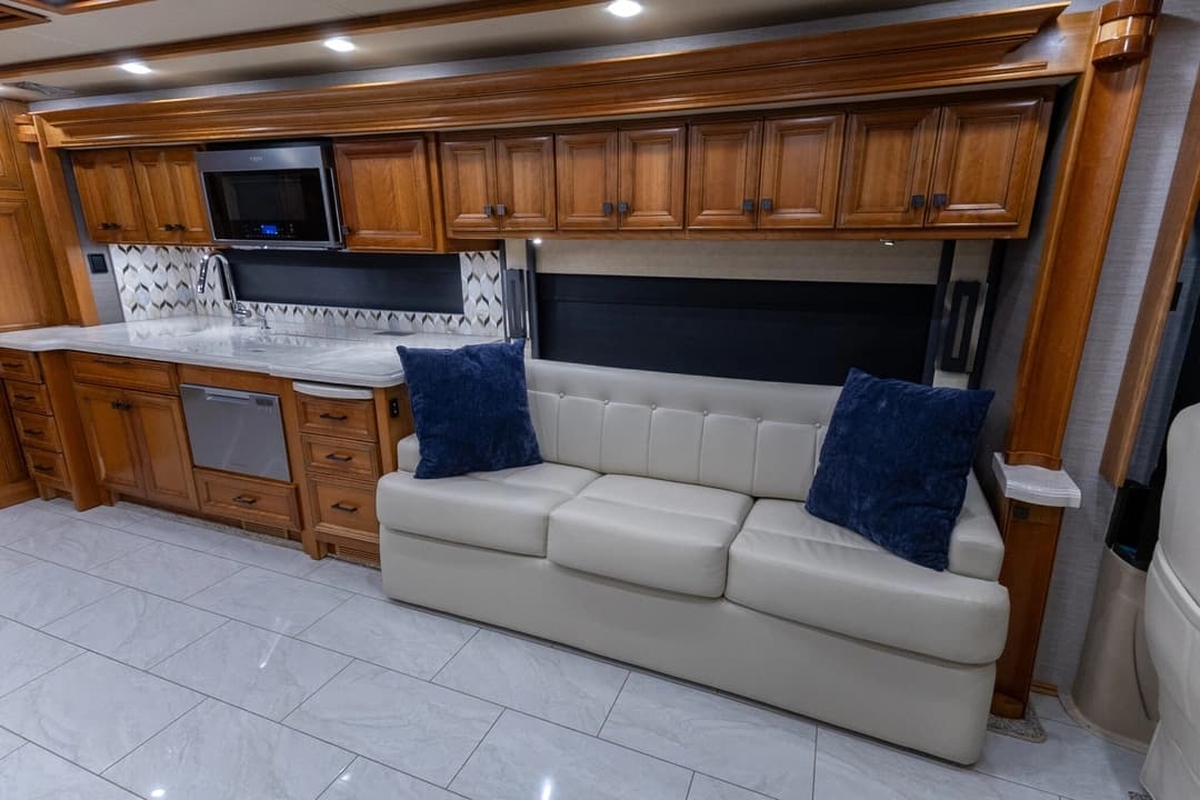 2022 Tiffin Allegro Motorcoach - Image 17
