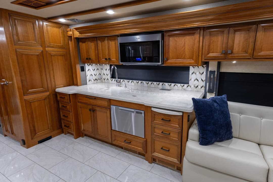 2022 Tiffin Allegro Motorcoach - Image 18