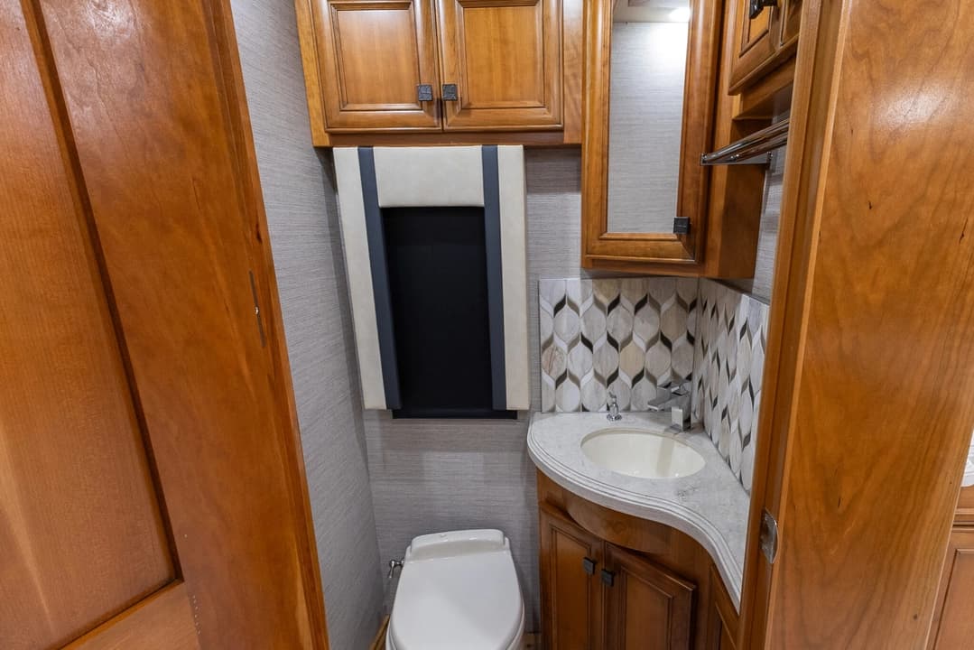 2022 Tiffin Allegro Motorcoach - Image 22