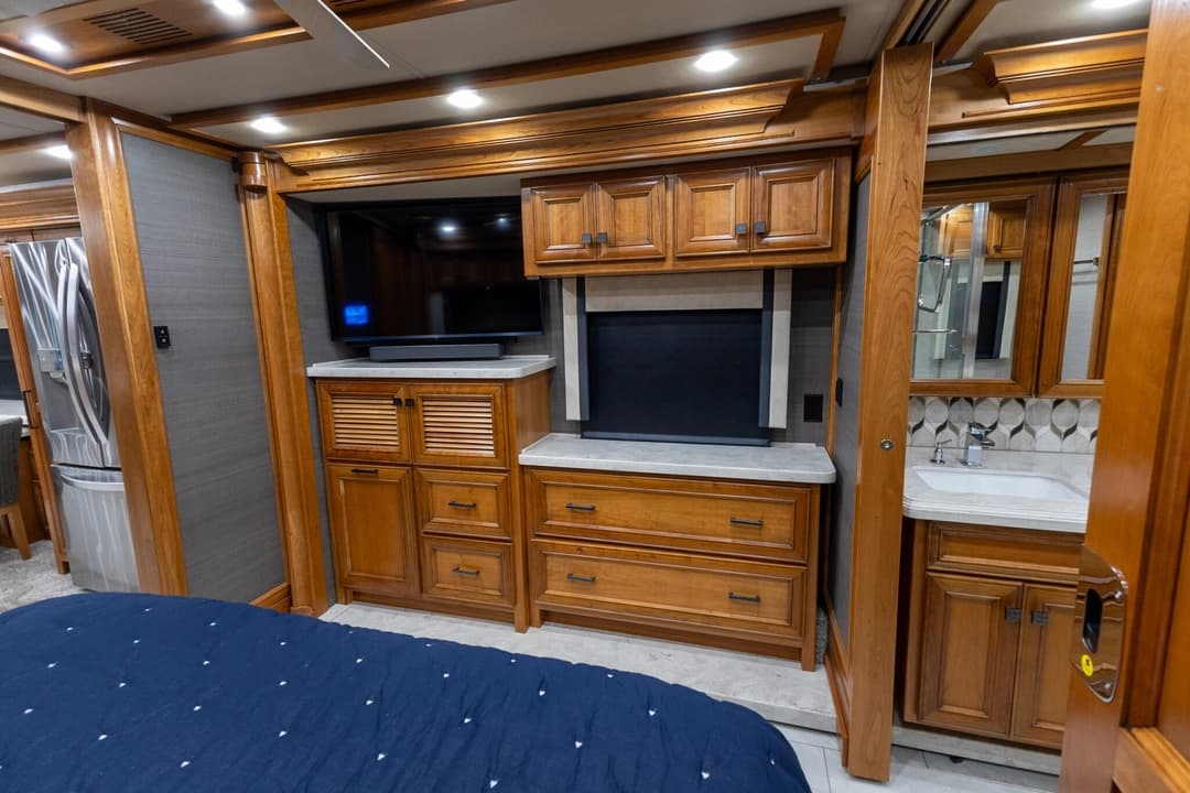 2022 Tiffin Allegro Motorcoach - Image 27