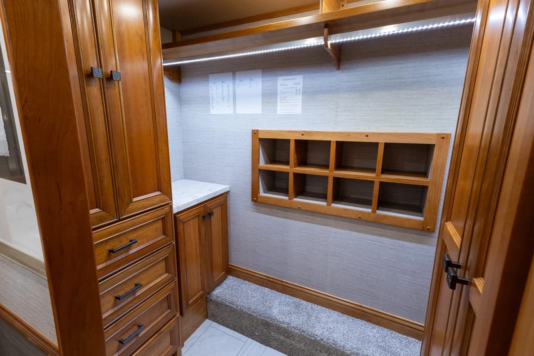 2022 Tiffin Allegro Motorcoach - Image 31