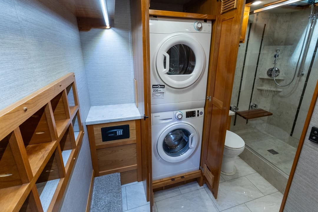 2022 Tiffin Allegro Motorcoach - Image 32