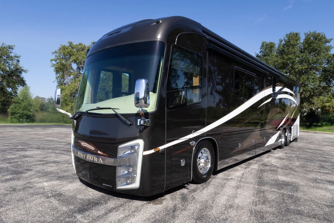 2017 Entegra Cornerstone 45B Motorcoach - Image 11