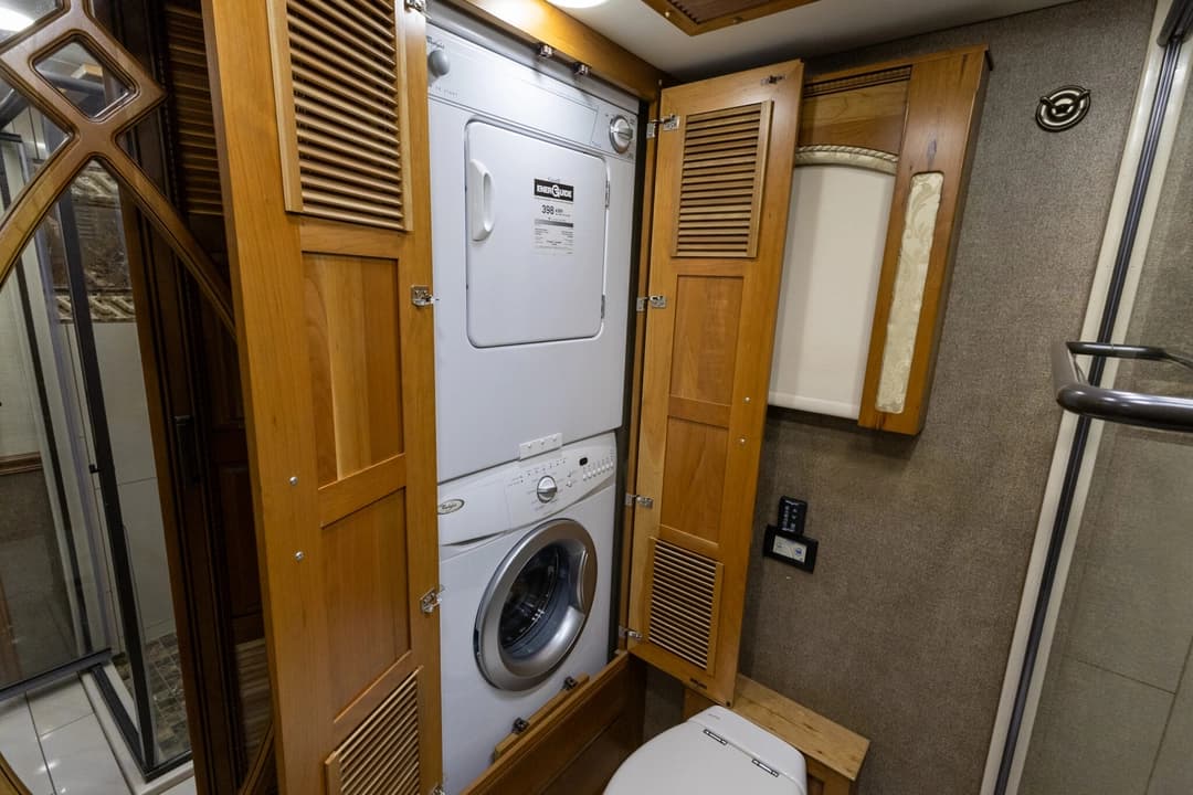 2017 Entegra Cornerstone 45B Motorcoach - Image 31