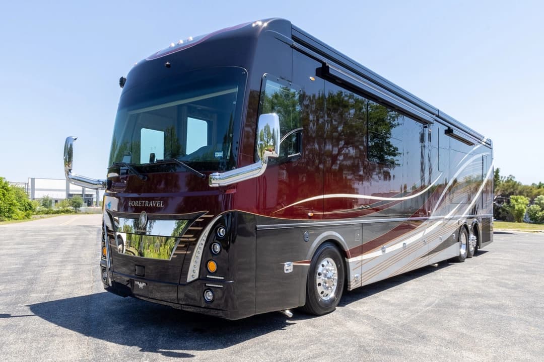 2022 Foretravel Realm FS605 Motorcoach - Image 11
