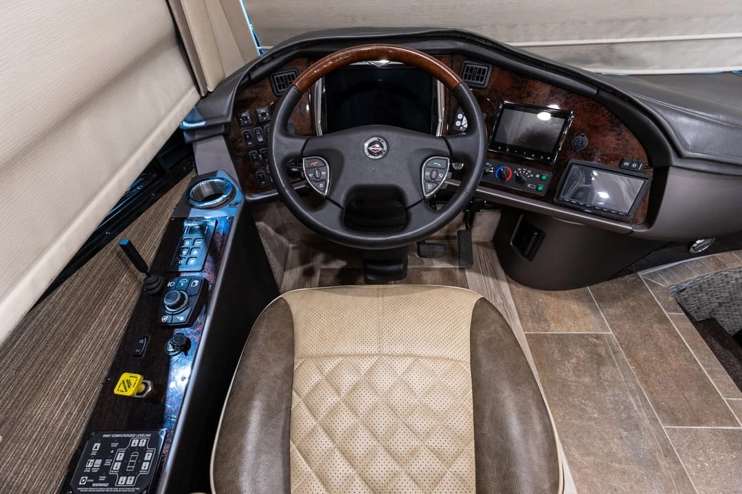 2022 Foretravel Realm FS605 Motorcoach - Image 13