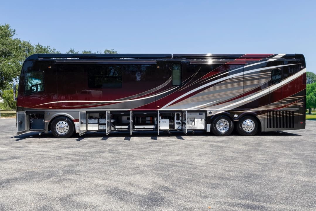2022 Foretravel Realm FS605 Motorcoach - Image 34