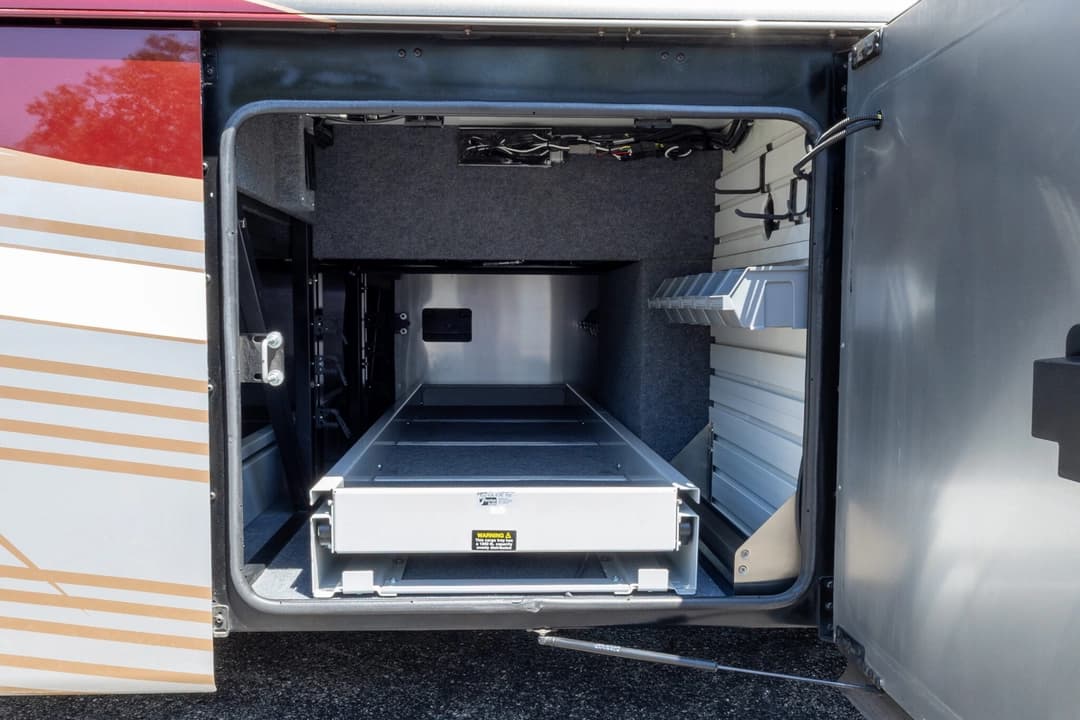 2022 Foretravel Realm FS605 Motorcoach - Image 38
