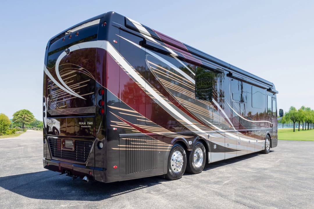 2022 Foretravel Realm FS605 Motorcoach - Image 5