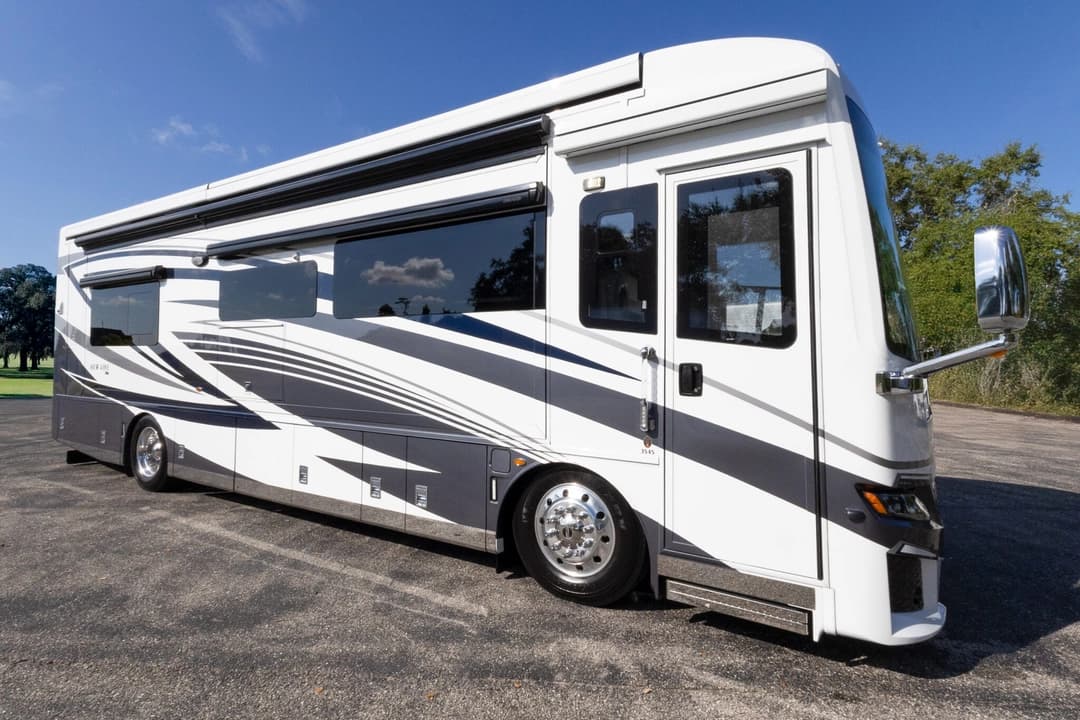 2023 New Aire Diesel Pusher 3545 Motorcoach - Image 2
