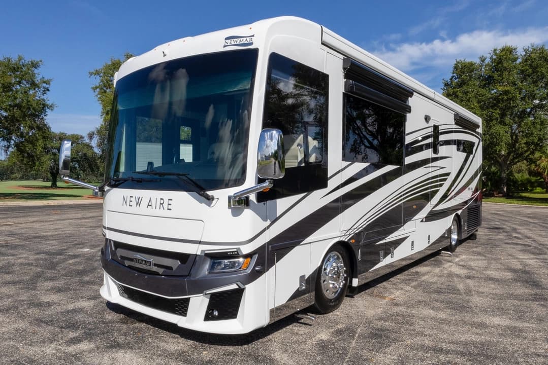2023 New Aire Diesel Pusher 3545 Motorcoach - Image 11