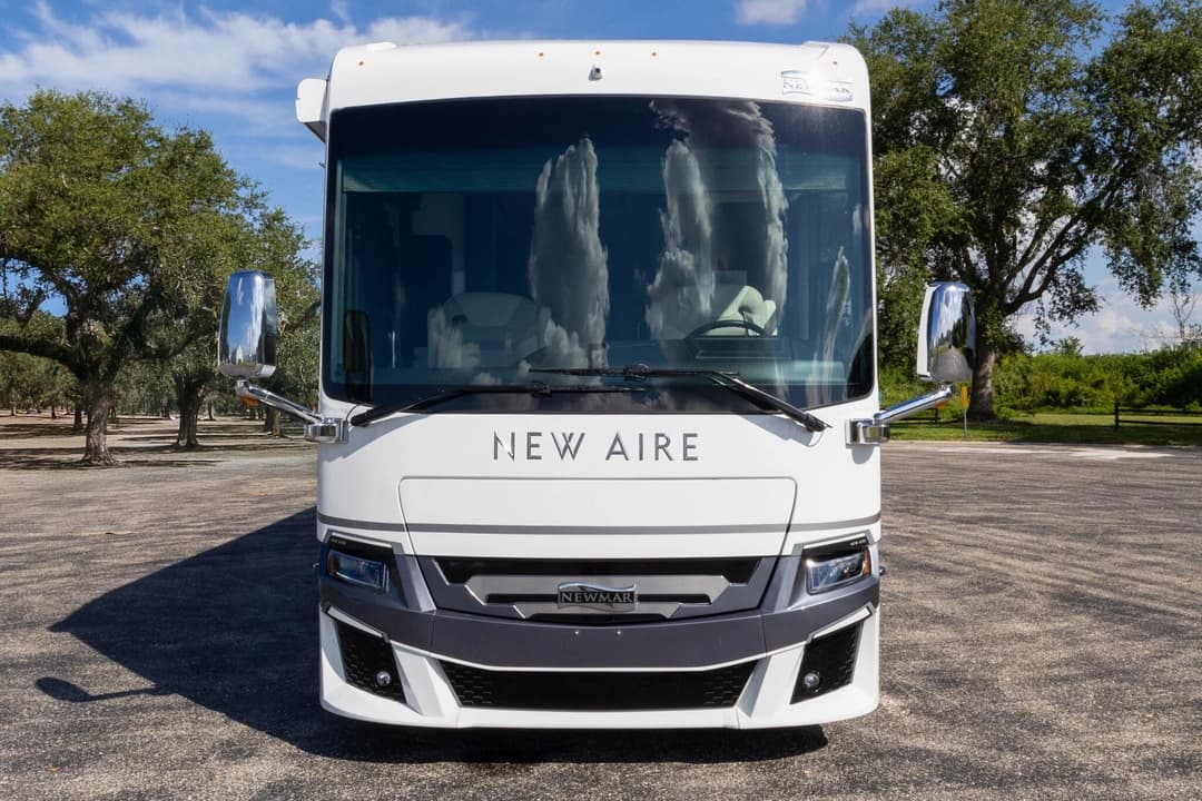 2023 New Aire Diesel Pusher 3545 Motorcoach - Image 12