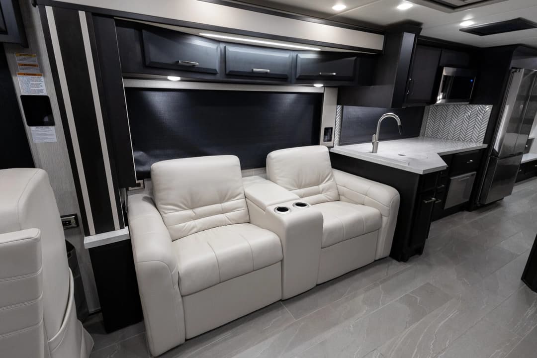 2023 New Aire Diesel Pusher 3545 Motorcoach - Image 16