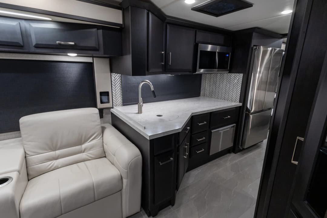 2023 New Aire Diesel Pusher 3545 Motorcoach - Image 17
