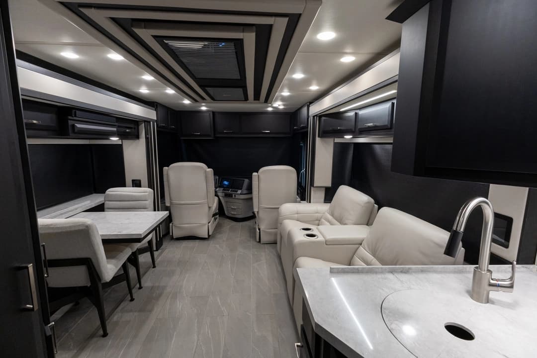 2023 New Aire Diesel Pusher 3545 Motorcoach - Image 20