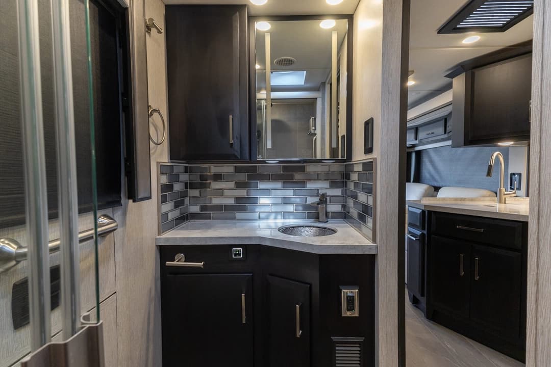 2023 New Aire Diesel Pusher 3545 Motorcoach - Image 21