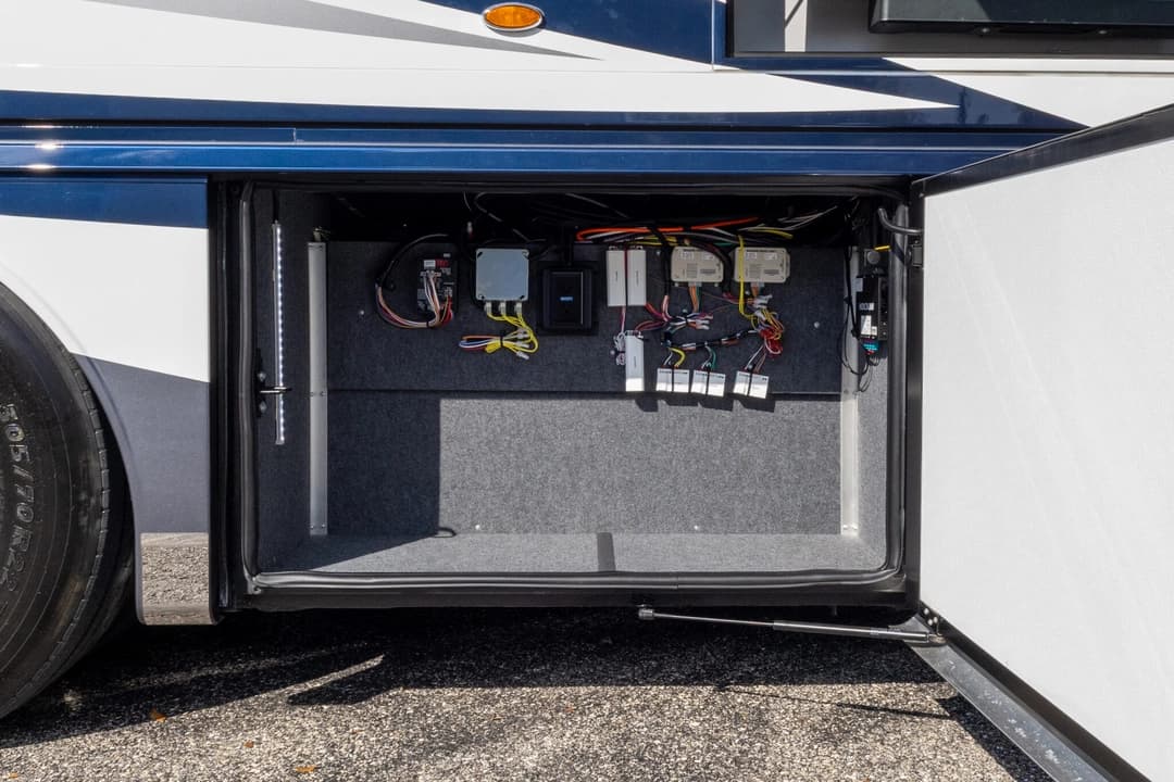 2023 New Aire Diesel Pusher 3545 Motorcoach - Image 34