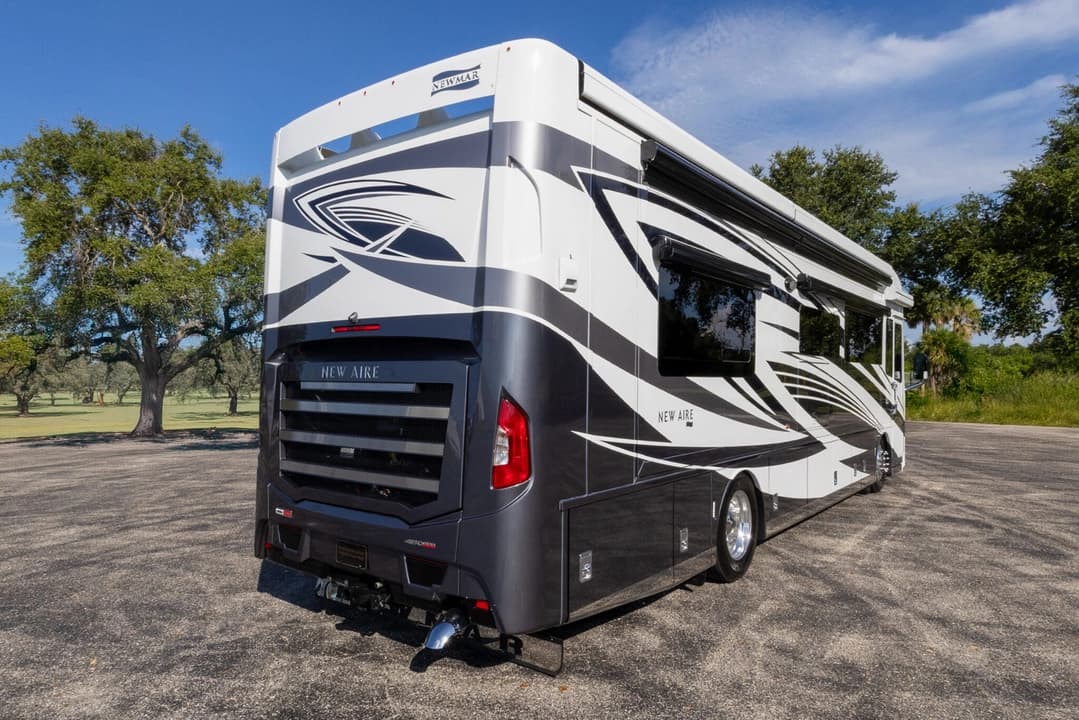 2023 New Aire Diesel Pusher 3545 Motorcoach - Image 5